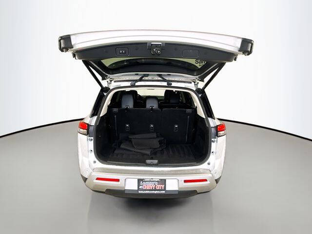 2023 Nissan Pathfinder SL