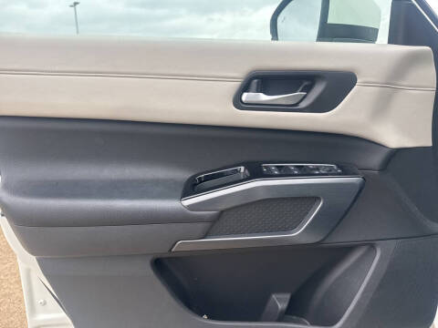 2024 Nissan Pathfinder SL