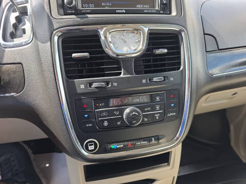 2015 Chrysler Town and Country Touring-L