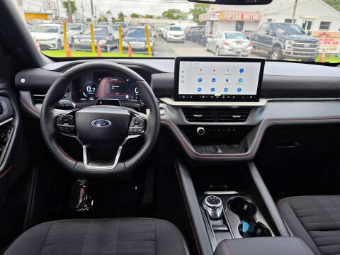 2025 Ford Explorer ST-Line