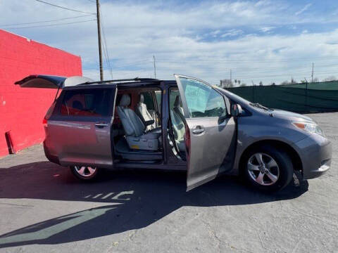 2013 Toyota Sienna XLE 7-Passenger