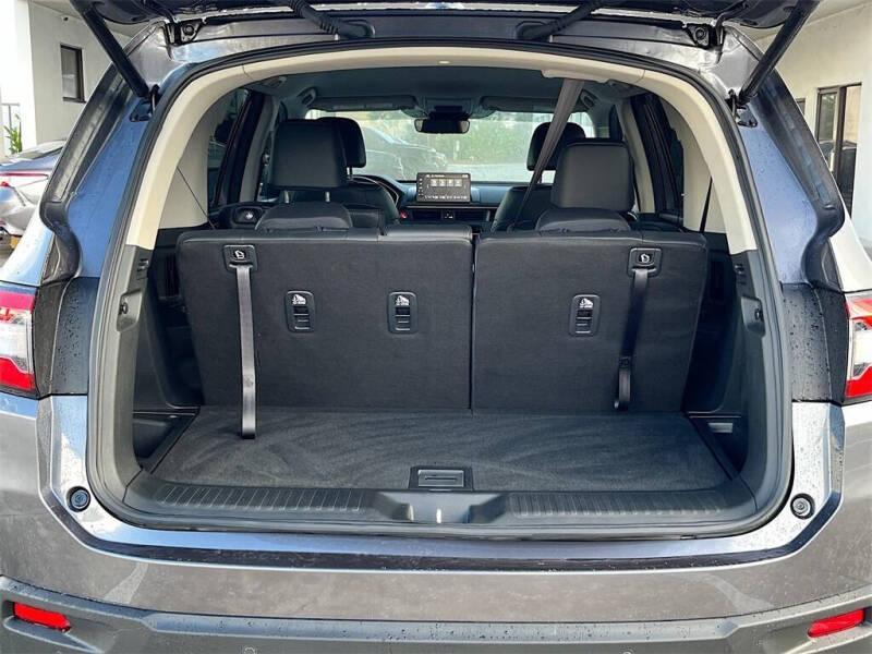 2024 Honda Pilot EX-L w/Rear Captain's Chairs