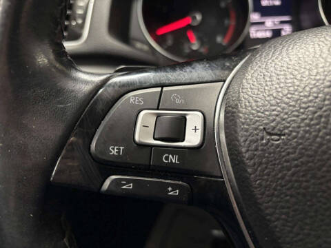 2017 Volkswagen Passat 1.8T R-Line