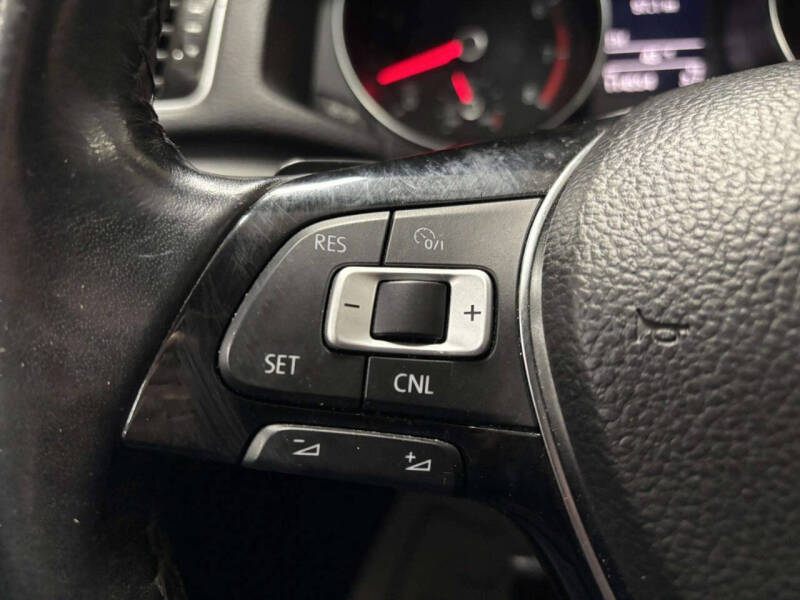 2017 Volkswagen Passat 1.8T R-Line