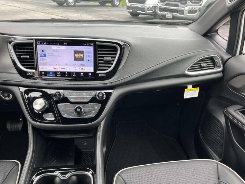 2027 Chrysler Pacifica Limited