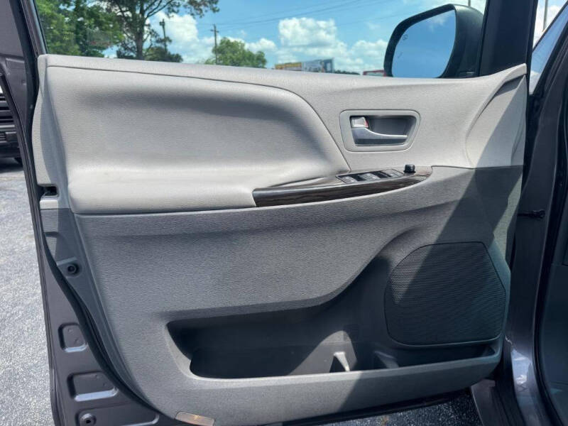 2016 Toyota Sienna XLE Premium 8-Passenger