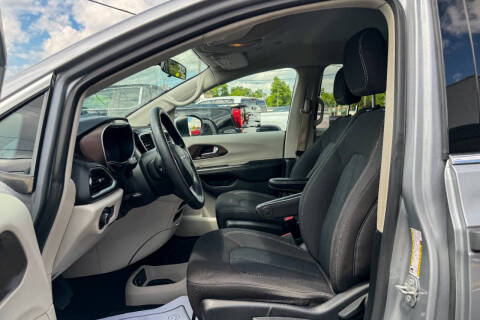 2020 Chrysler Voyager L
