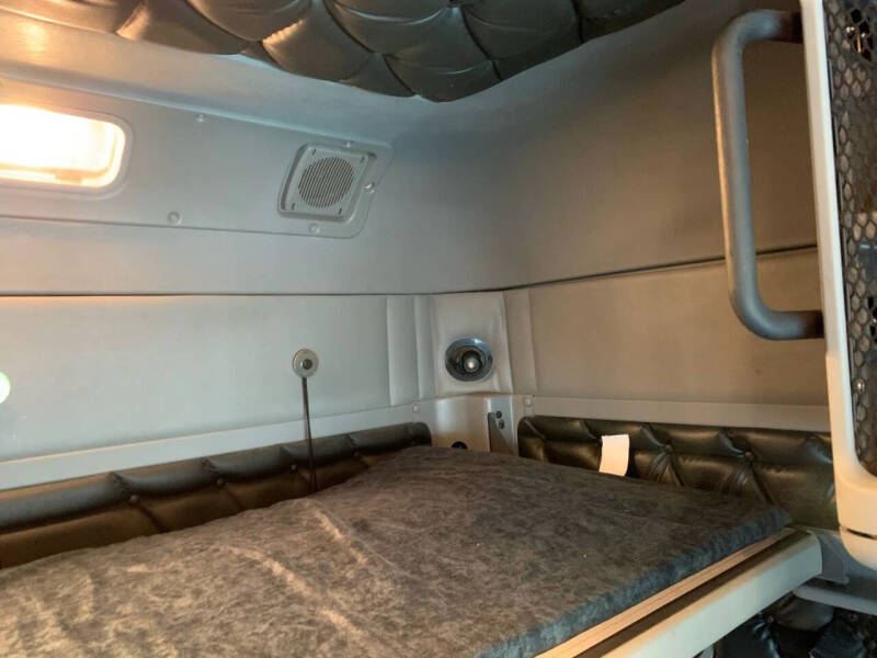 2010 Freightliner Columbia 120