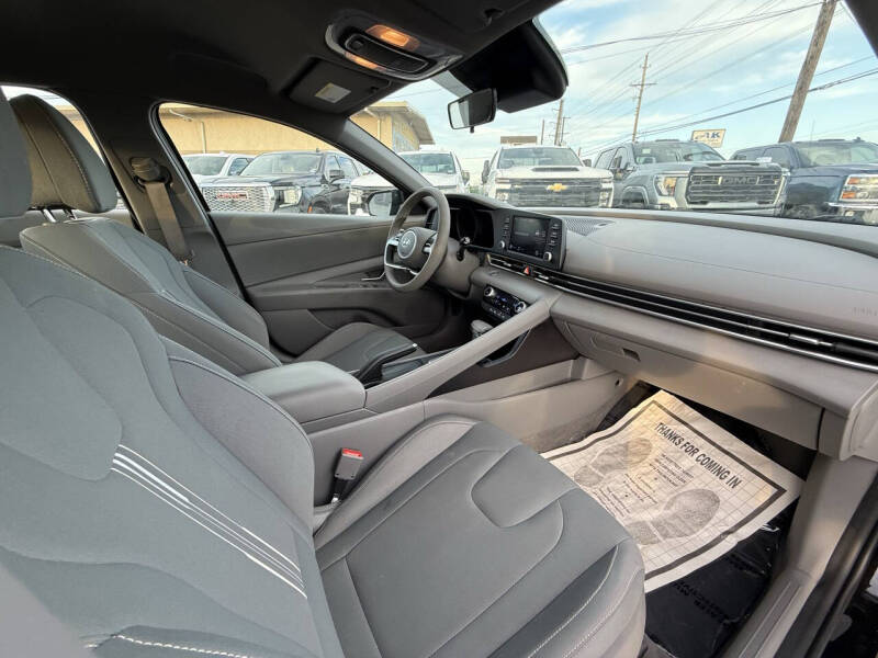 2022 Hyundai Elantra SEL