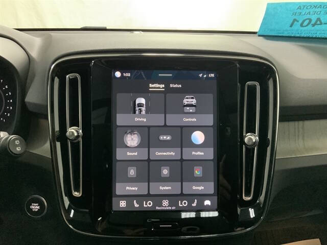 2024 Volvo XC40 B5 Plus Bright Theme