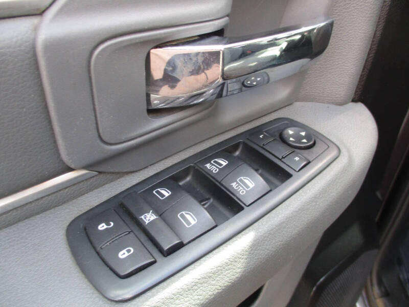 2016 RAM 1500 SLT
