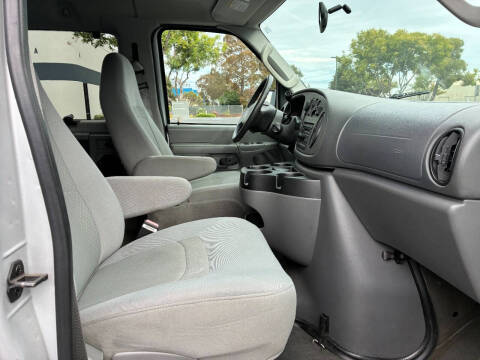 2006 Ford E-Series E-350 SD XLT