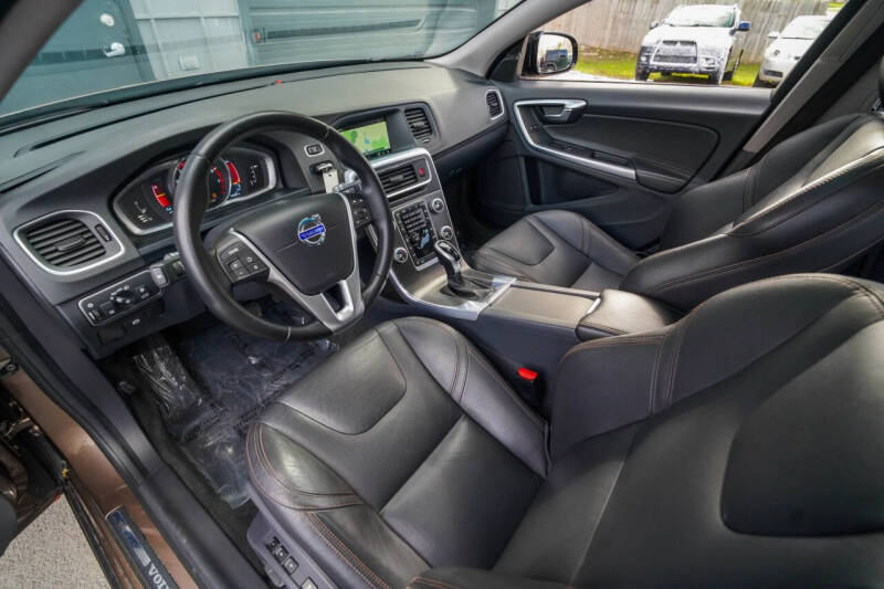 2016 Volvo V60 Cross Country T5