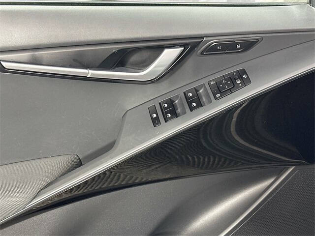 2023 Kia Niro Plug-In Hybrid SX Touring