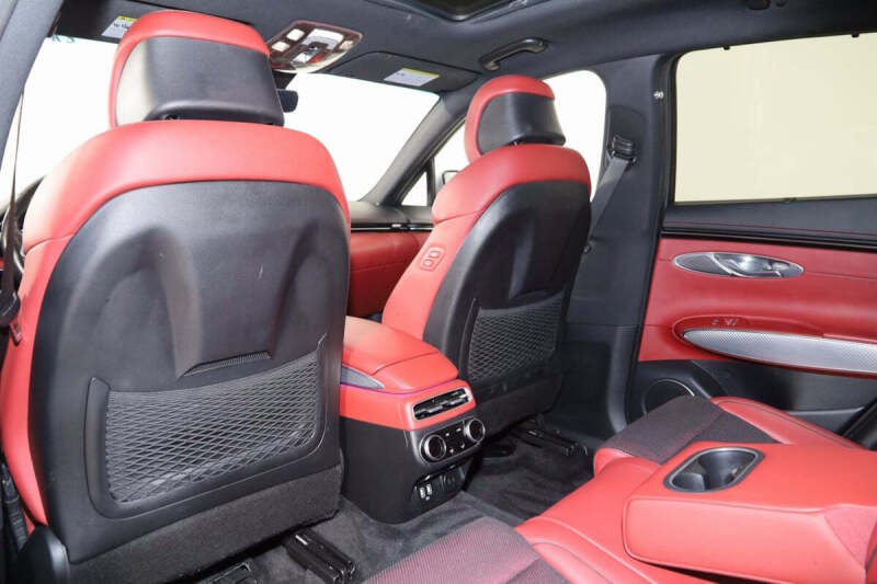 2023 Genesis GV70 2.5T Standard