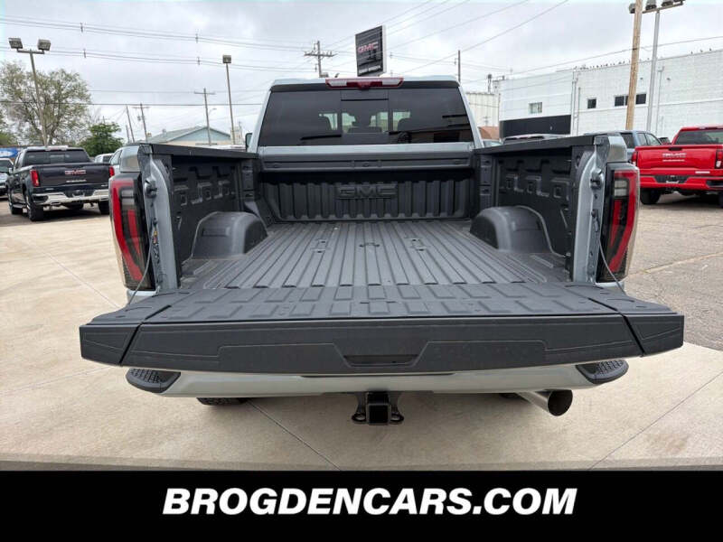 2026 GMC Sierra 2500HD AT4 - Photo 9
