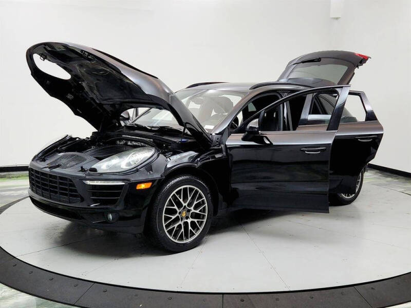 2018 Porsche Macan Sport Edition's photo