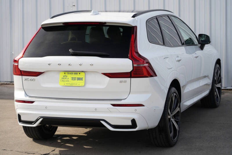 2023 Volvo XC60 B5 Ultimate Dark Theme