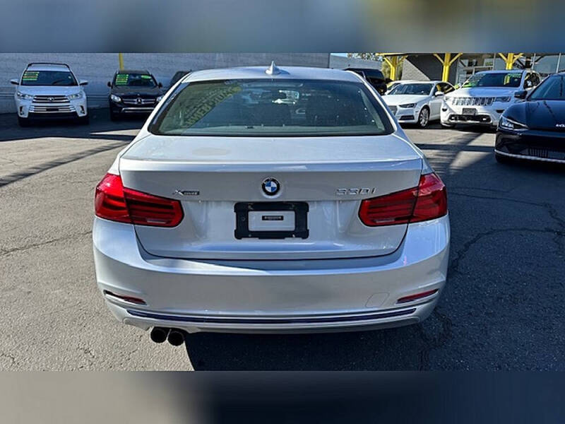 2018 BMW 3 Series 330i xDrive