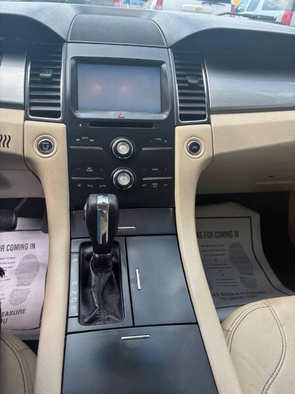 2015 Ford Taurus SEL