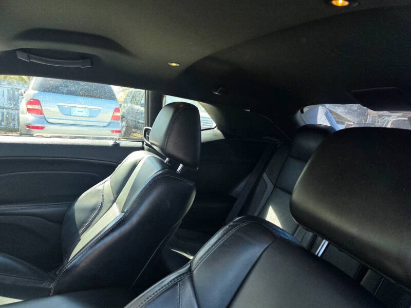2016 Dodge Challenger SXT Plus
