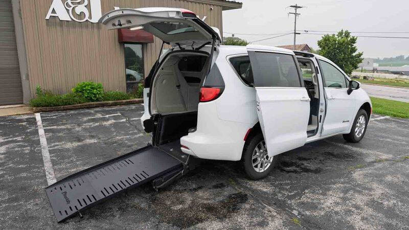 2022 Chrysler Voyager LX