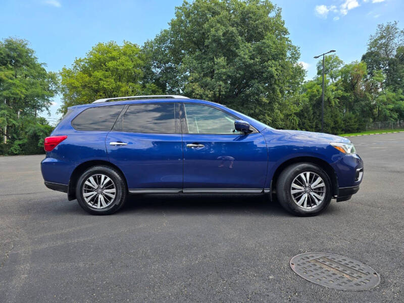 2017 Nissan Pathfinder SL