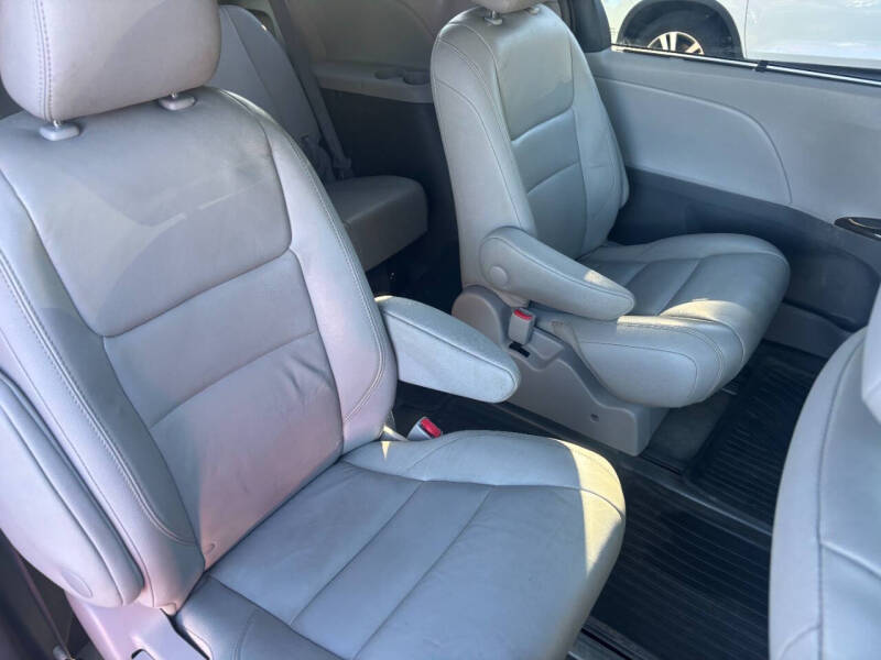 2017 Toyota Sienna XLE 7-Passenger