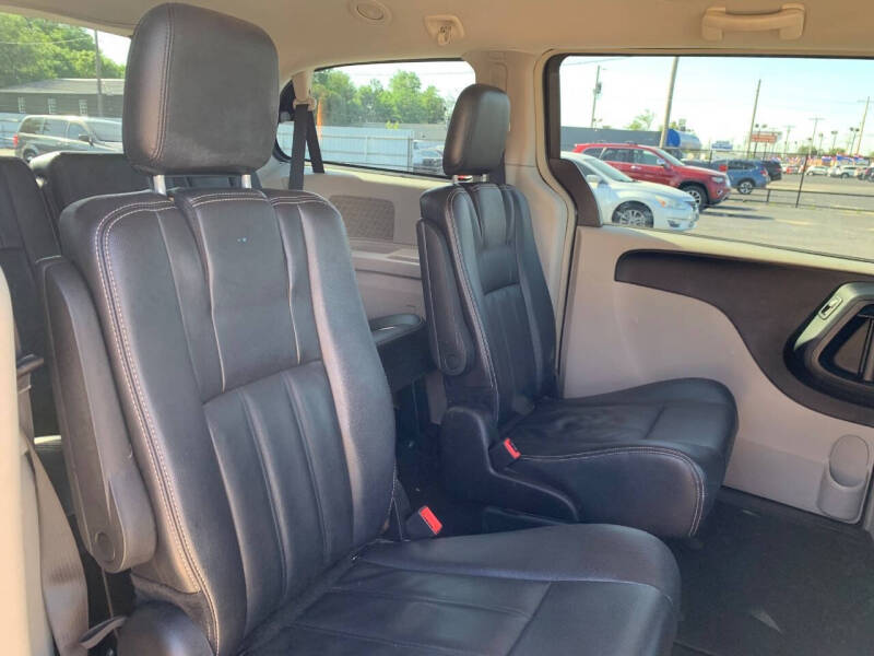 2016 Chrysler Town and Country Touring