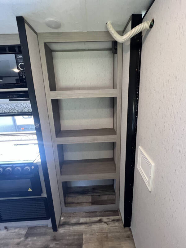 2023 Dutchmen Coleman Lantern 242BH