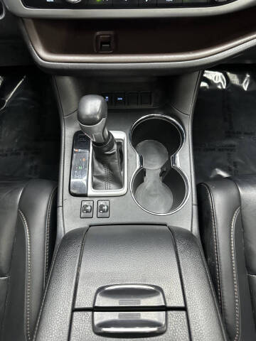 2019 Toyota Highlander SE