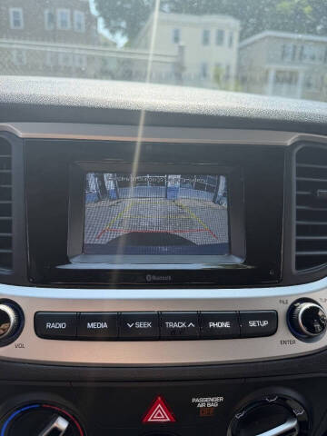 2019 Hyundai Accent SE