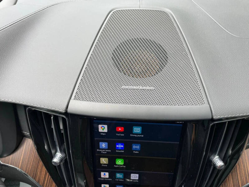 2023 Volvo XC60 B5 Ultimate Dark Theme