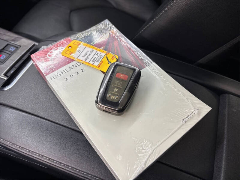 2022 Toyota Highlander Platinum