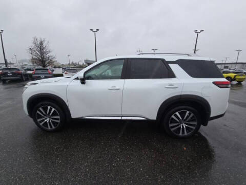 2025 Nissan Pathfinder Platinum