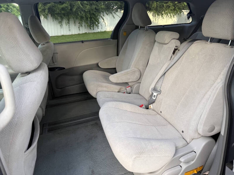 2012 Toyota Sienna LE 8-Passenger