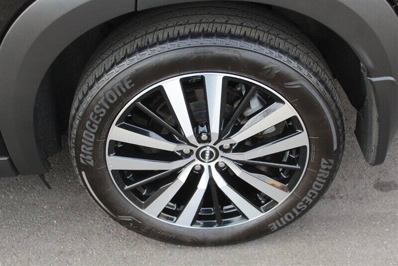 2023 Nissan Pathfinder Platinum