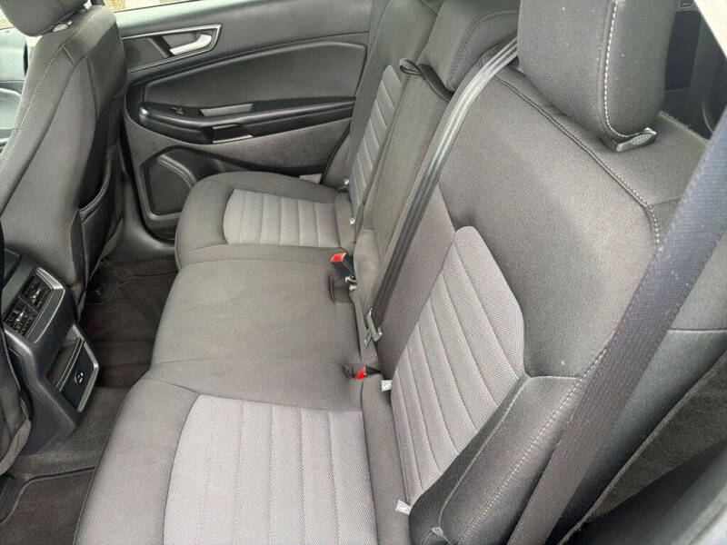 2022 Ford Edge SE