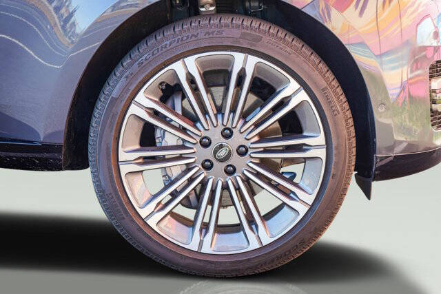 2025 Land Rover Range Rover P400 SE LWB