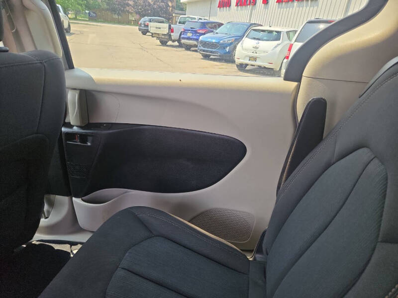 2017 Chrysler Pacifica LX