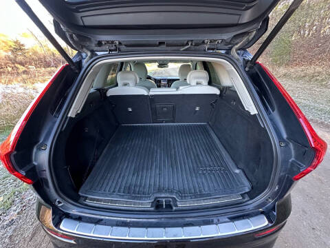 2022 Volvo XC60 B5 Momentum