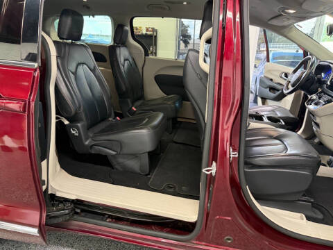 2017 Chrysler Pacifica Touring-L