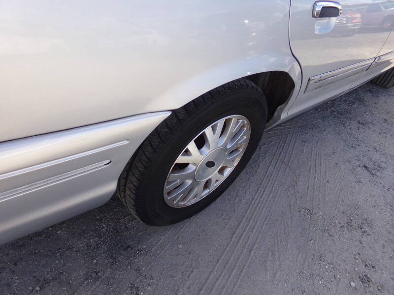 2003 Ford Crown Victoria LX