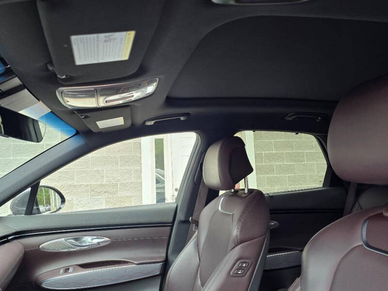 2023 Genesis GV70 2.5T Standard