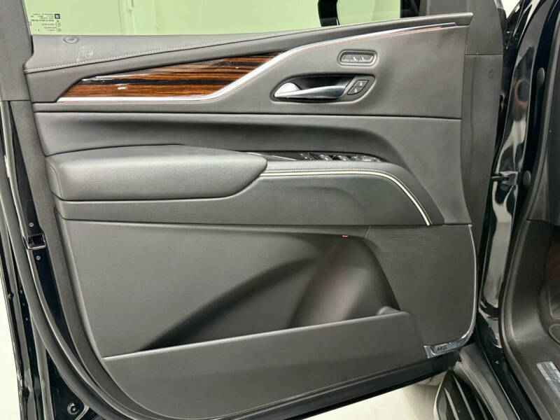 2023 Cadillac Escalade ESV Luxury