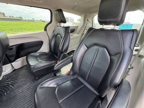 2022 Chrysler Pacifica Hybrid Touring L