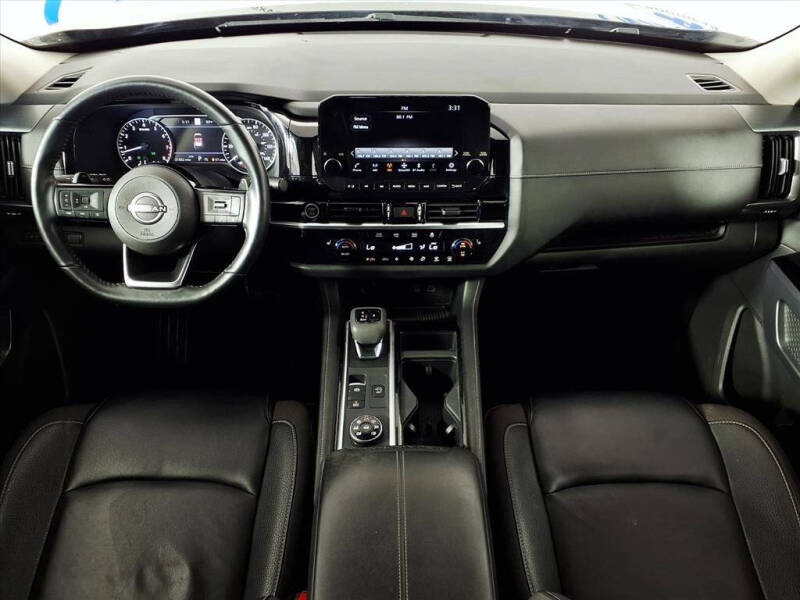 2023 Nissan Pathfinder SL