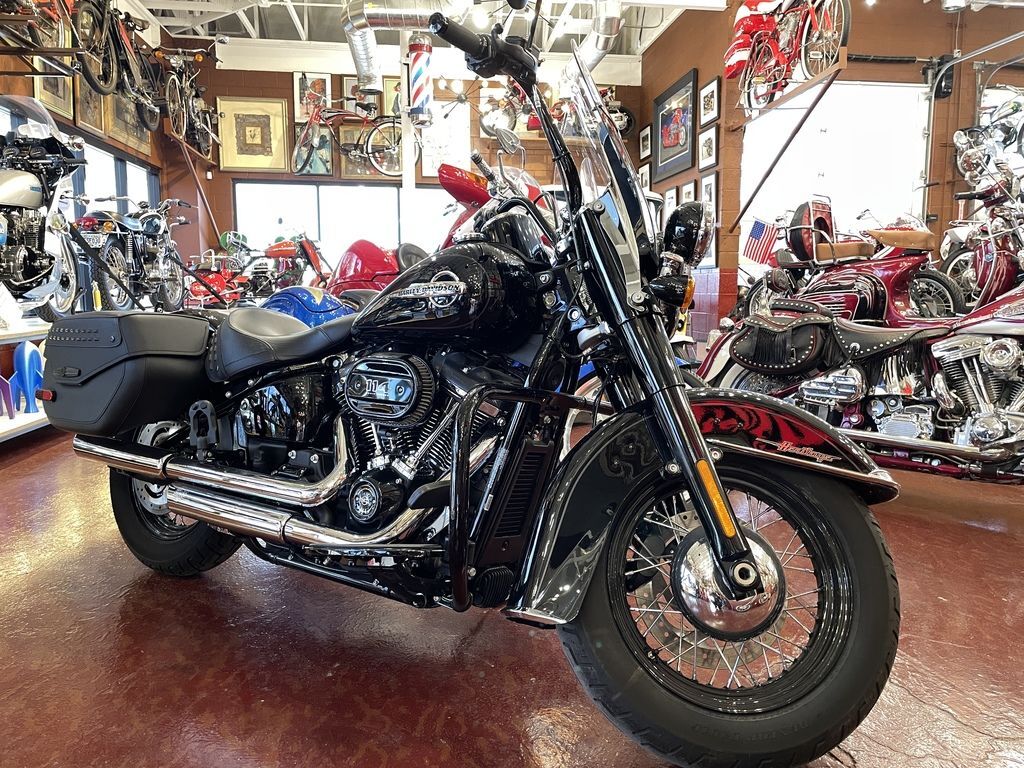 2019 Harley-Davidson® FLHCS - Heritage Classic 114 4