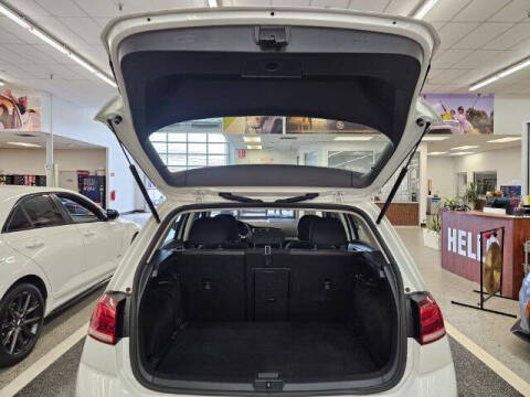 2019 Volkswagen Golf SE