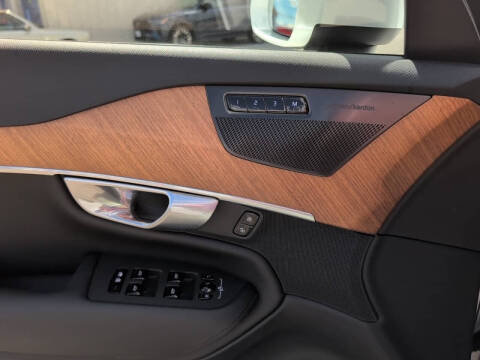 2023 Volvo XC90 B6 Plus Bright Theme 7P